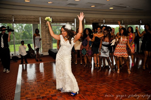 nashville wedding, gaylord springs, bride, bouquet toss